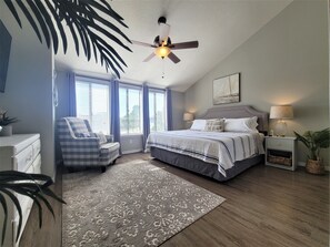 3 bedrooms, free WiFi, bed sheets - Land Lovers and Pirates Welcome! (Panama City)