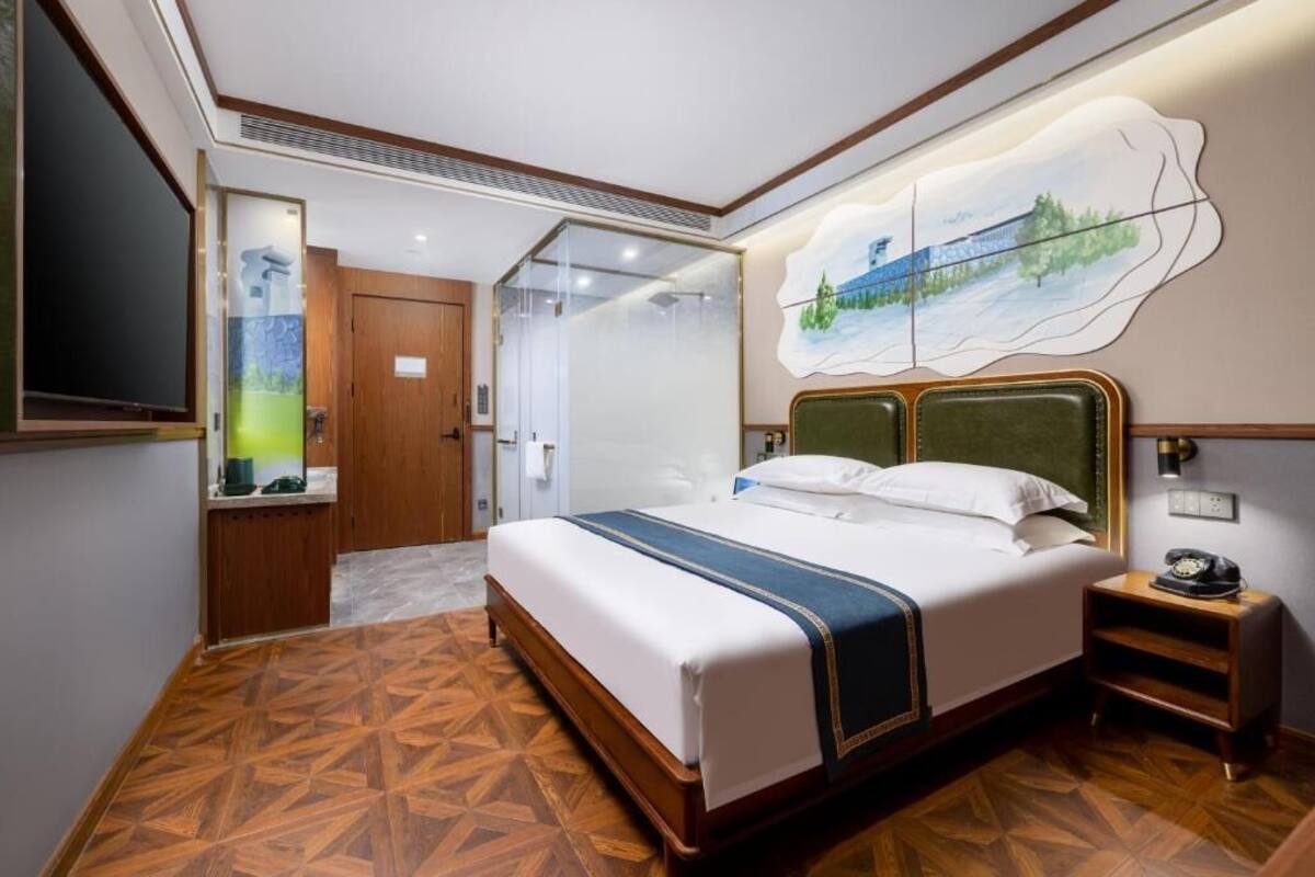 Memory foam beds, desk, laptop workspace, soundproofing