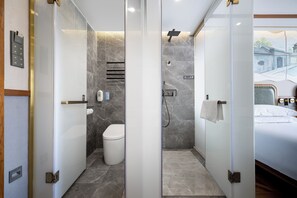 Bathroom - Nostalgia Hotel S (Beijing National Convention Center) (Beijing)