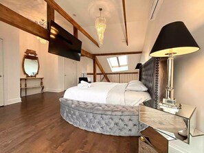 3 室のベッドルーム、アイロン / アイロン台、WiFi、ベッドシーツ