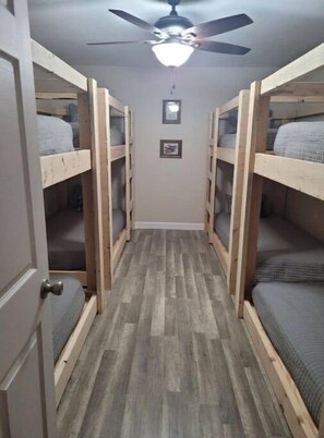 2 Schlafzimmer, Schreibtisch, Bügeleisen/Bügelbrett, kostenloses WLAN