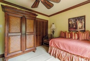 3 habitaciones, tabla de planchar con plancha y cuna de viaje 
