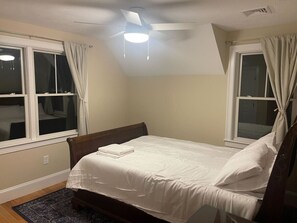 4 bedrooms, desk, iron/ironing board, travel cot