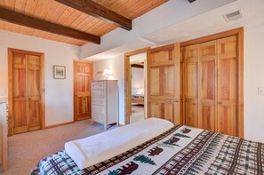 3 Schlafzimmer, Schreibtisch, Bügeleisen/Bügelbrett, Reisekinderbett