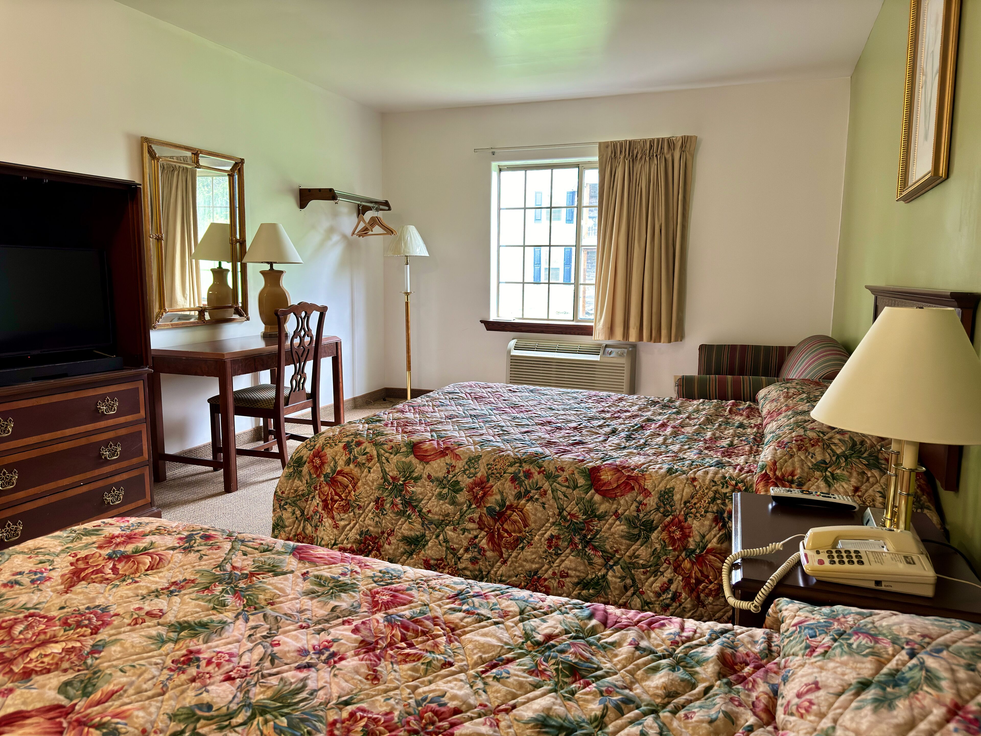 Quarto casal standard | Wi-Fi de cortesia, roupa de cama