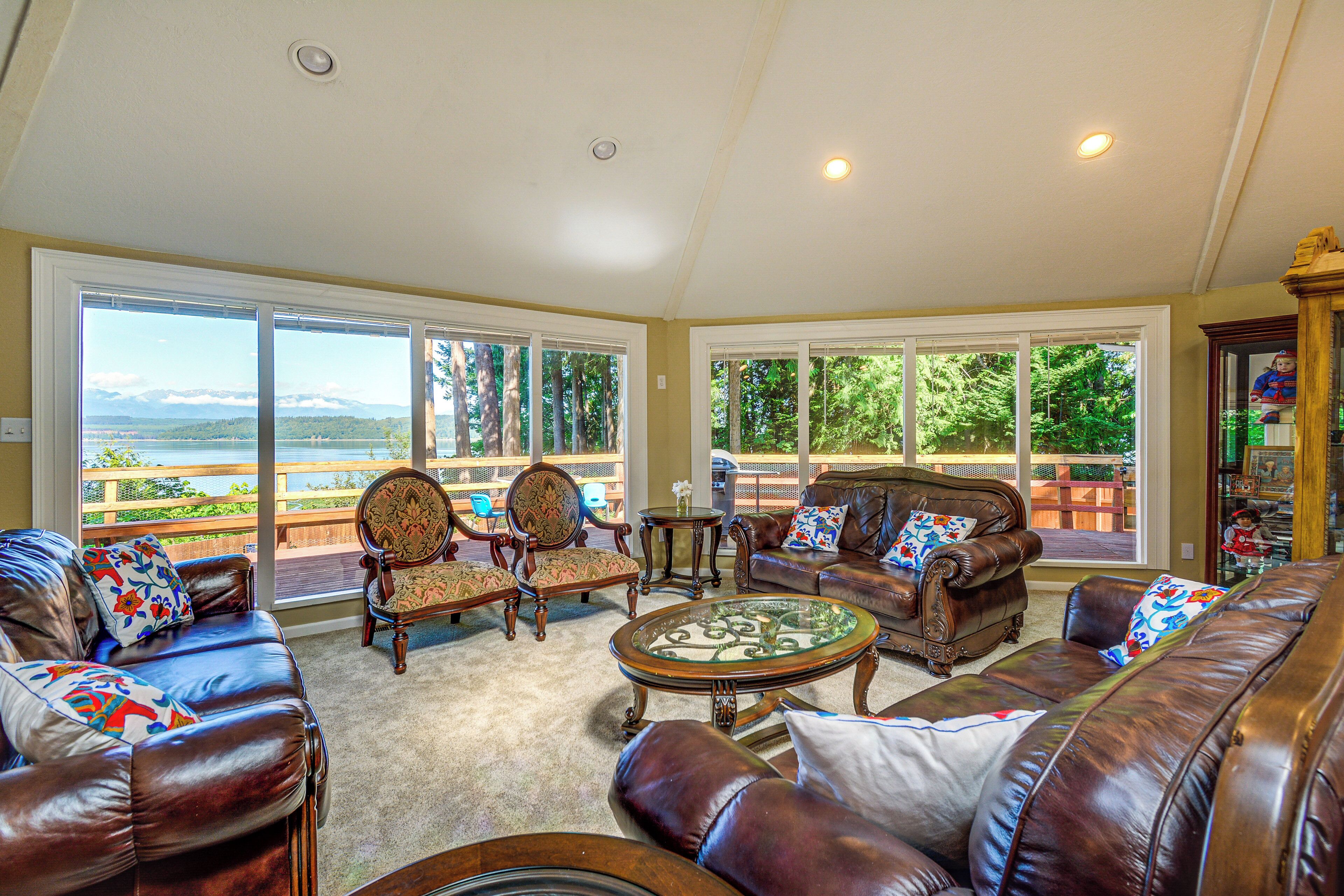 Charming Poulsbo Retreat: Hood Canal Views!