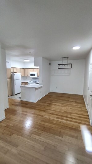 Fridge, microwave, oven, stovetop - 🌟 Your Oasis in Paradise Awaits! Escape to luxury with our fabulous condo!  (Bonita Springs)