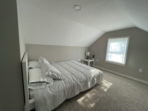 Room - Local Comfort in East St Paul. Very cute and comfortable.  (Saint Paul)