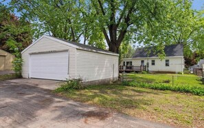 Exterior - Local Comfort in East St Paul. Very cute and comfortable.  (Saint Paul)