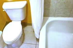 Room, 2 Double Beds, Non Smoking | Bathroom | Free toiletries, towels
