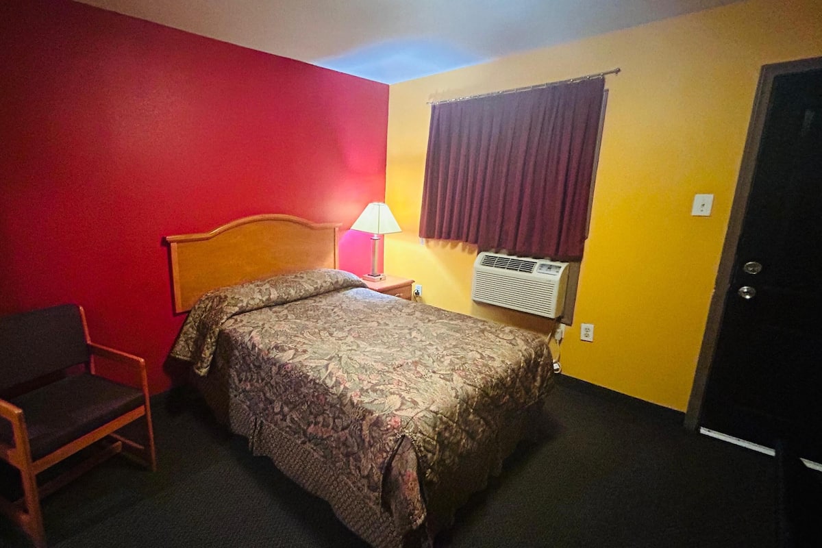 Desk, free WiFi, bed sheets