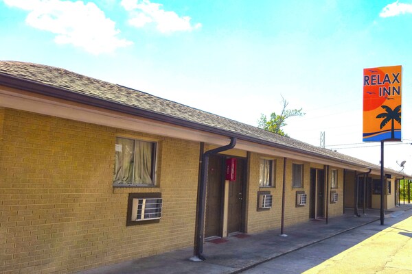 Relax Inn By Oyo Sulphur Hwy 90 - Lake Charles, LA