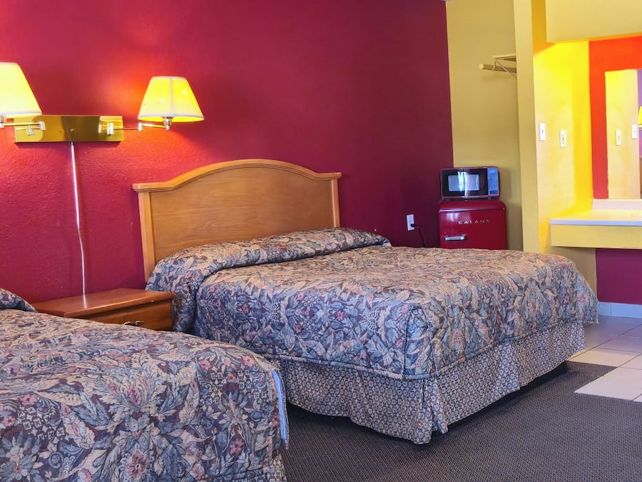 Kamer, 2 tweepersoonsbedden, niet-roken | Een bureau, gratis wifi, beddengoed