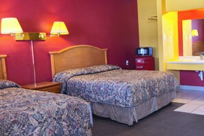 Habitación, 2 camas matrimoniales, para no fumadores | Escritorio, wifi gratis y ropa de cama 