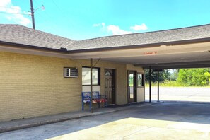 Property entrance - Relax Inn By OYO Sulphur Hwy 90 (Sulphur)