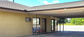 Relax Inn By OYO Sulphur Hwy 90