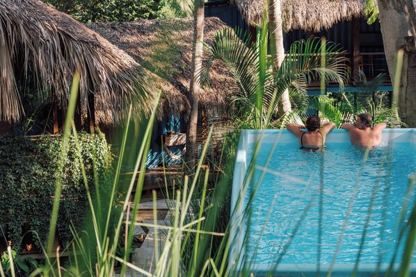 2 piscines extérieures