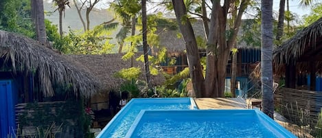2 outdoor pools