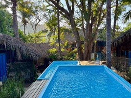 2 outdoor pools