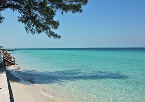 Camastros y toallas de playa