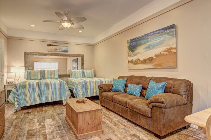 Island Oasis- Beach Access | Pools! | Volleyball! - Port Aransas, TX