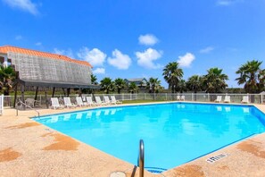 Pool - Island Oasis- Beach Access | Pools! | Volleyball! (Port Aransas)