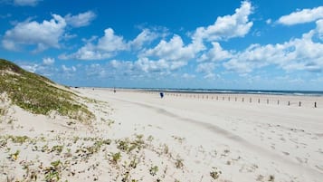 靠近海滩