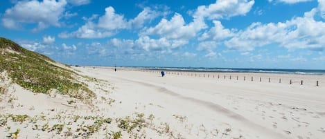靠近海滩