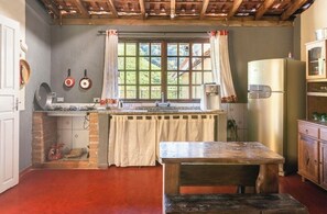 Refrigerador, horno, parrilla de estufa y licuadora