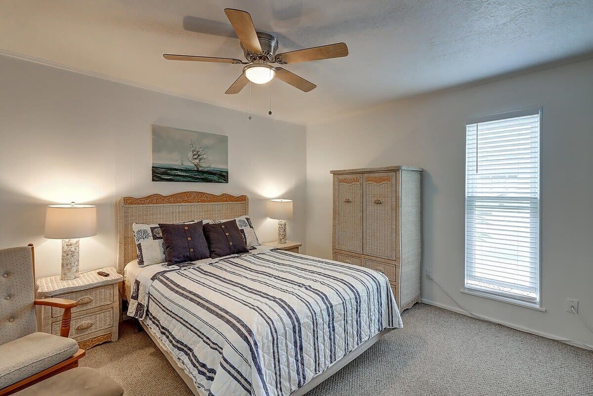 2 bedrooms, iron/ironing board, WiFi, bed sheets