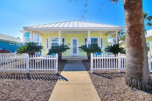 Exterior - Tropical Niche~Golf Cart Boardwalk~Family Friendly (Port Aransas)