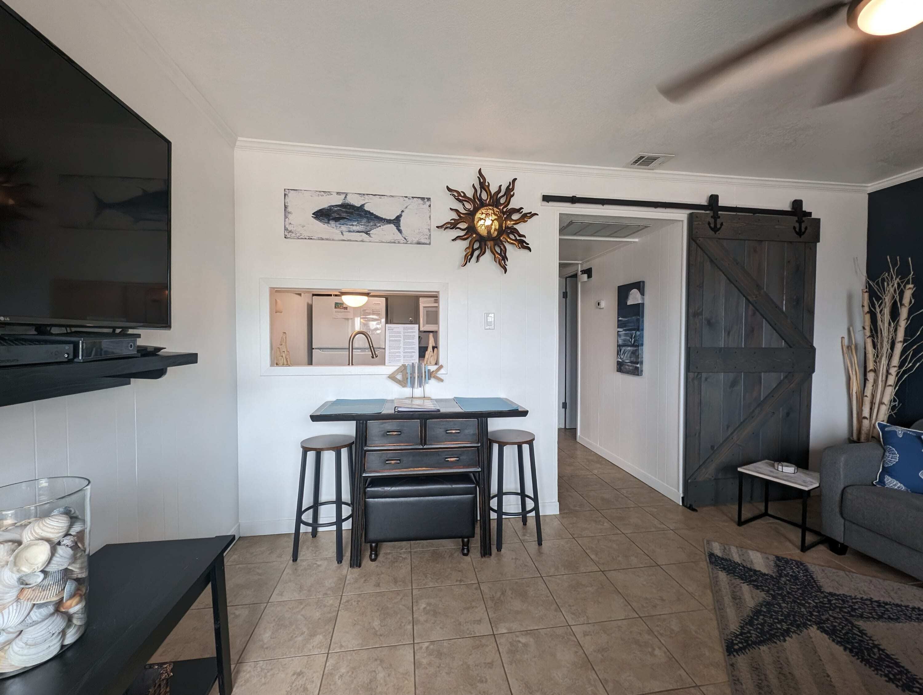 TV, DVD-spiller og kontorer