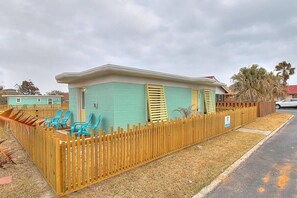 Exterior - Kona Cottage- Pet Friendly | Centrally Located (Port Aransas)