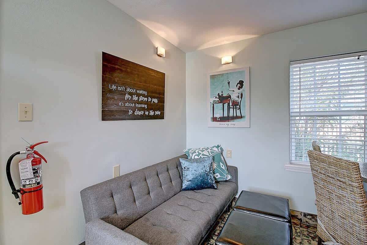 TV, DVD player, offices