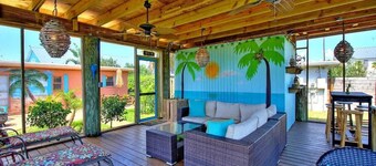 Private Cabana | 5 Min to Beach | Picnic Table