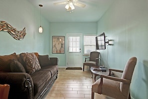 TV, DVD player, offices - Captains Quarters- Large Pool | Boardwalk to Beach (Port Aransas)