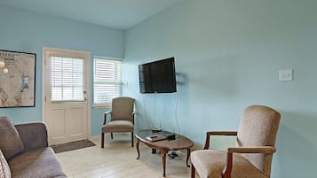 Een televisie, een dvd-speler en een kantoor