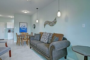 TV, DVD player, offices - Captains Quarters- Large Pool | Boardwalk to Beach (Port Aransas)