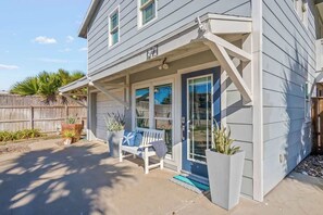 Terrace/patio - The Sandpiper, Private Deck, Bay Boat Parking (Port Aransas)