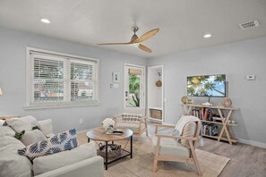 TV, offices - The Sandpiper, Private Deck, Bay Boat Parking (Port Aransas)