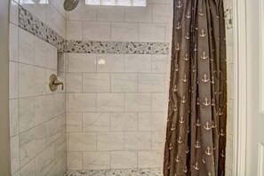 Shower, hair dryer, towels, shampoo