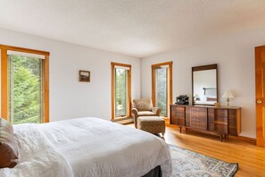 Travel cot, WiFi, bed sheets