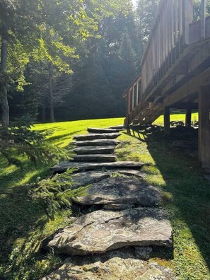 Property grounds - Cozy Woodland Hideaway – Peaceful Stay in a Charming Home (Franklin)