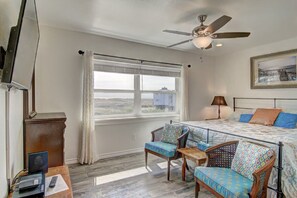 3 bedrooms, desk, iron/ironing board, WiFi - Buena Vista- Ocean View | Large Pool | Boardwalk (Port Aransas)