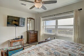 3 bedrooms, desk, iron/ironing board, WiFi - Buena Vista- Ocean View | Large Pool | Boardwalk (Port Aransas)