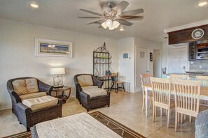 TV, offices - Buena Vista- Ocean View | Large Pool | Boardwalk (Port Aransas)