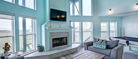 Télévision, cheminée, lecteur de DVD, espaces bureaux