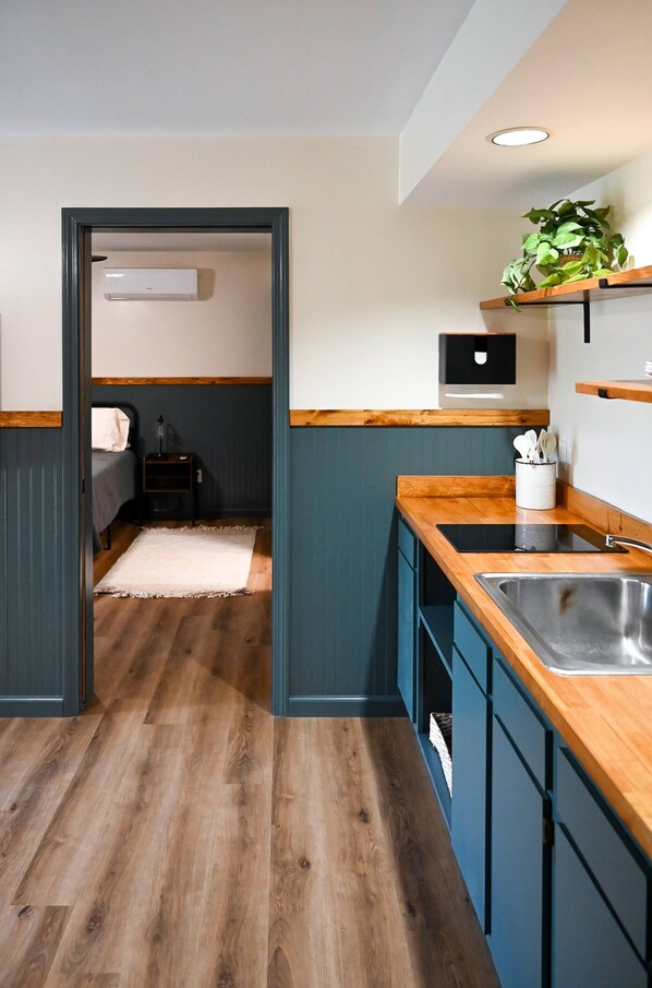 1 室のベッドルーム、アイロン / アイロン台、WiFi (無料)、ベッドシーツ