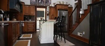 Cozy family sized country getaway with private pool and outdoor sitting area 