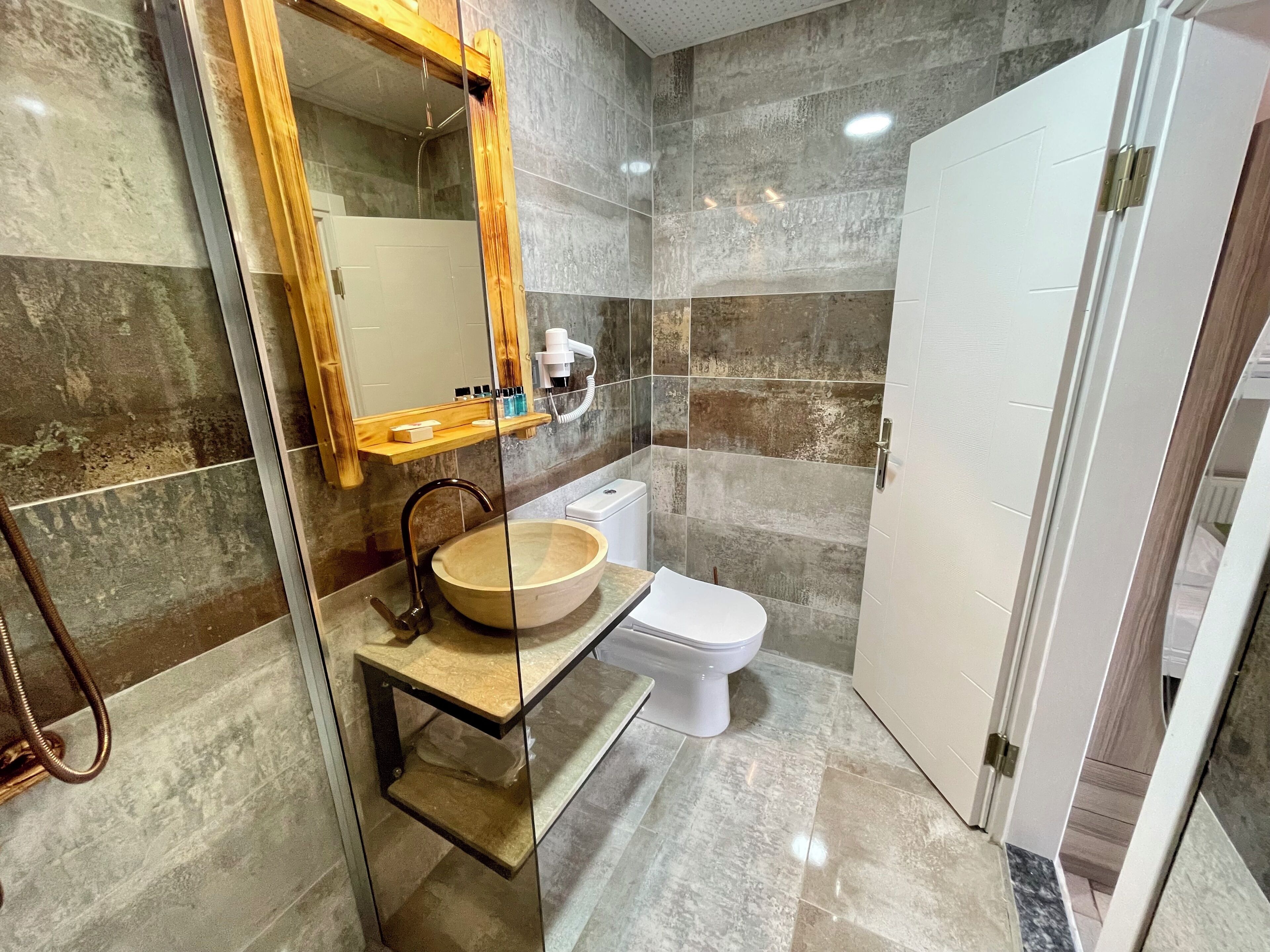Standard Double Room | Bathroom